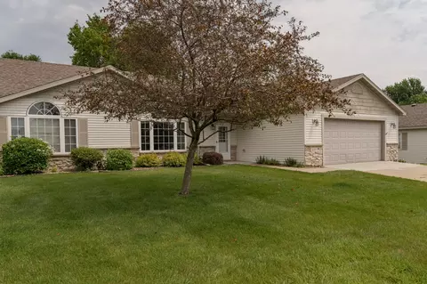 4509 Meadow Lakes Dr NW, Rochester, MN 55901