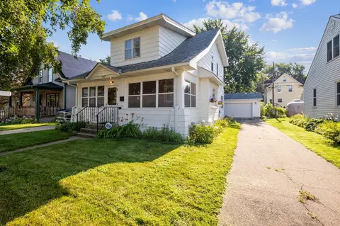 1060 Como Pl, Saint Paul, MN 55103