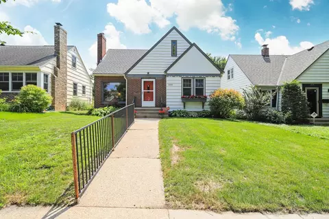 2200 Highland Pkwy, Saint Paul, MN 55116