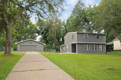 6025 45th St N, Oakdale, MN 55128