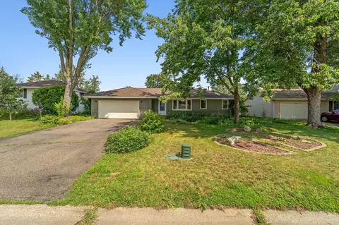 181 Strese Ln, Apple Valley, MN 55124