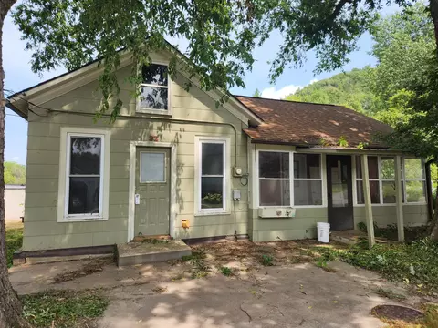 92 Falls St, Hokah, MN 55941