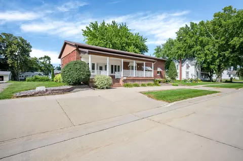115 E 4th St, Blue Earth, MN 56013