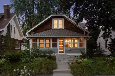 1462 Albert St N, Saint Paul, MN 55108