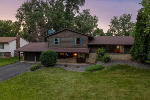 535 Lake Cove Ct, Shoreview, MN 55126