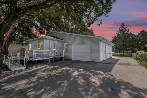 106 Sunrise Dr, Medford, MN 55049