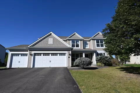 3806 Whitetail Dr, Shakopee, MN 55379