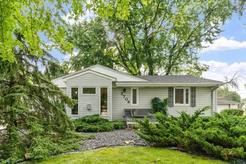 2708 Matilda St, Roseville, MN 55113