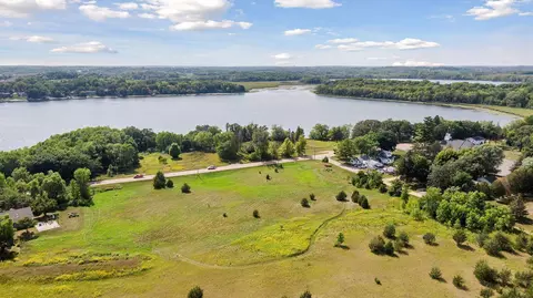 7500 Victoria Dr, Victoria, MN 55386