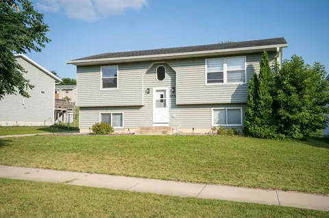 2772 Rose Dr SE, Rochester, MN 55904