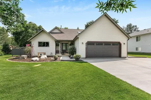 304 13th St N, Sartell, MN 56377