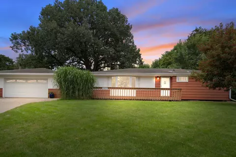 11425 Kell Cir, Bloomington, MN 55437