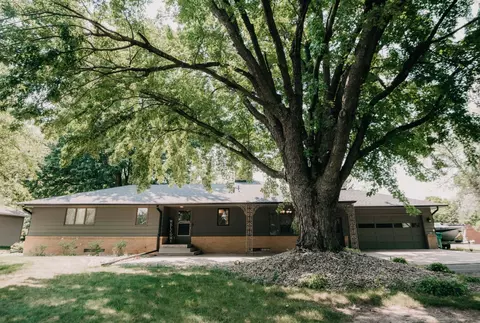 405 31st St NW, Austin, MN 55912