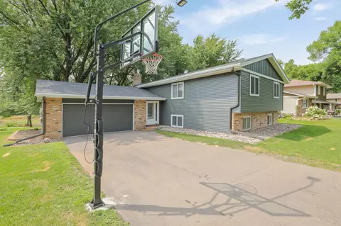 7121 Annapolis Ln N, Maple Grove, MN 55311