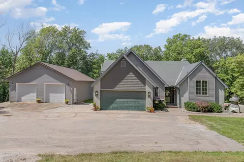 121 Deer Run Trl, Le Sueur, MN 56058
