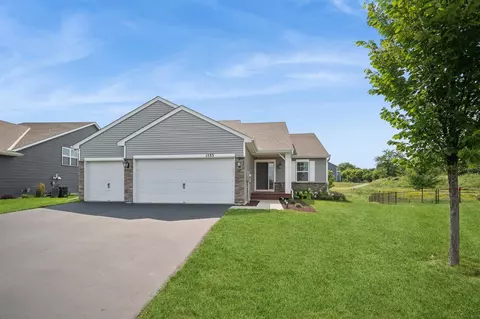 1533 Willow Cir, Shakopee, MN 55379
