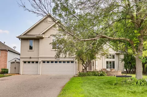 2279 Snowshoe Ln E, Maplewood, MN 55119