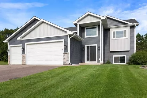 31117 Algonquin Trl, Chisago City, MN 55013