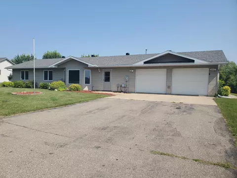 888 Willow Springs Rd, Detroit Lakes, MN 56501