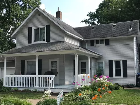 521 W Sarnia St, Winona, MN 55987