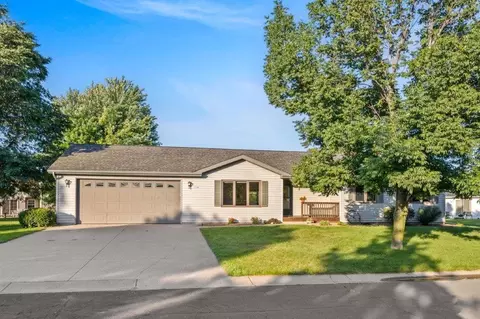 1006 Cheyenne St SW, Hutchinson, MN 55350