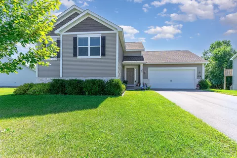 927 Bluff Heights Dr SE, Lonsdale, MN 55046
