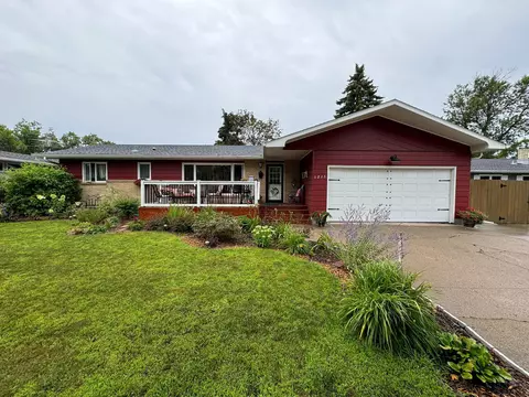 1215 24th Ave S, Moorhead, MN 56560