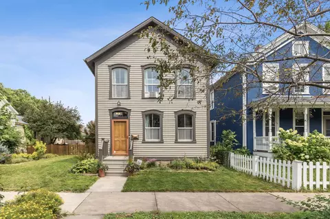 22 Douglas St, Saint Paul, MN 55102