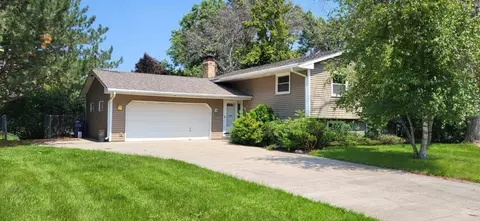 1717 Deerwood Dr, Eagan, MN 55122