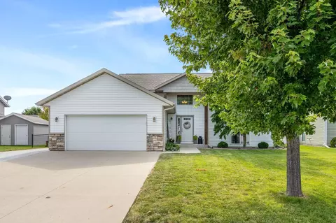 108 Flagstone Ln, Mankato, MN 56001