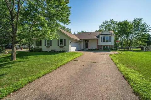 16301 Victoria Curv SE, Prior Lake, MN 55372