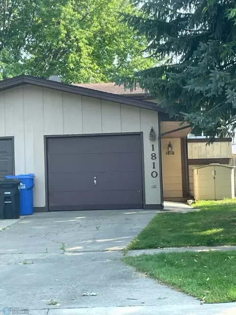 1810 28 Ave S, Fargo, ND 58103