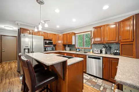 15518 Lac Lavon Dr, Burnsville, MN 55306