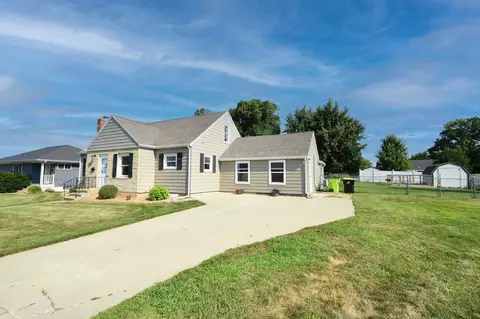210 E 8th St, Zumbrota, MN 55992