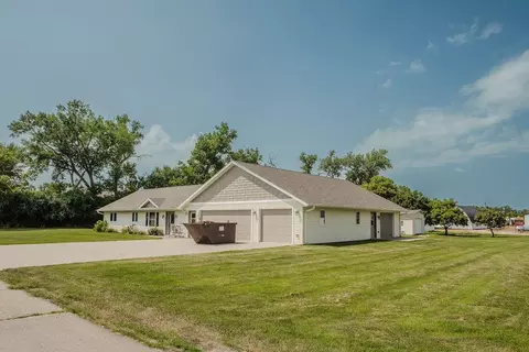 303 W 2nd Ave S, Chokio, MN 56221