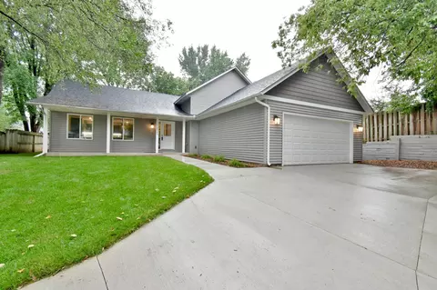 2345 Belmont Ln E, North Saint Paul, MN 55109