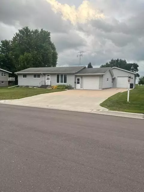 506 6th Ave S, Lakefield, MN 56150