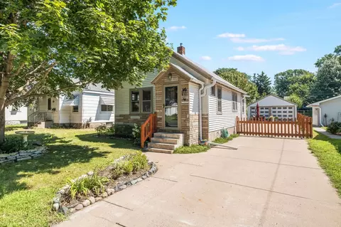 4431 7th St NE, Columbia Heights, MN 55421