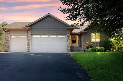 7070 Eagle Trl, Centerville, MN 55038