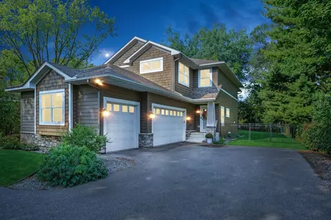 4130 Tonkawood Rd, Minnetonka, MN 55345
