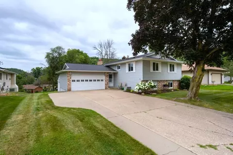 1231 Tee Up Ln, Red Wing, MN 55066