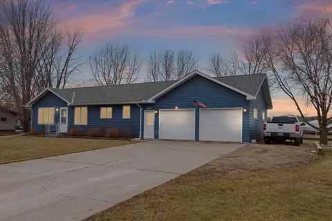 390 State Ave N, New Germany, MN 55367