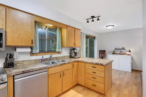 1376 Lakeside Cir, Eagan, MN 55123 photo 10