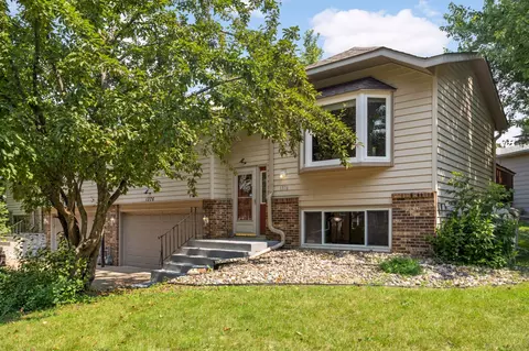 1376 Lakeside Cir, Eagan, MN 55123