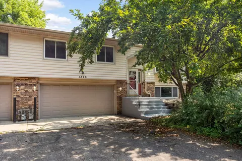 1376 Lakeside Cir, Eagan, MN 55123 photo 2
