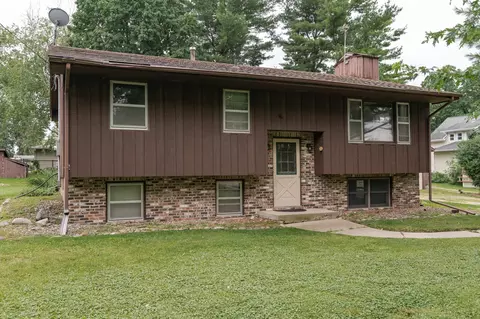 175 E 10th St, Zumbrota, MN 55992