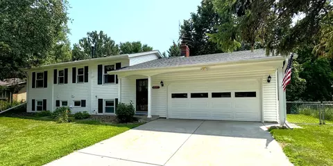 8477 Hillside Trl S, Cottage Grove, MN 55016
