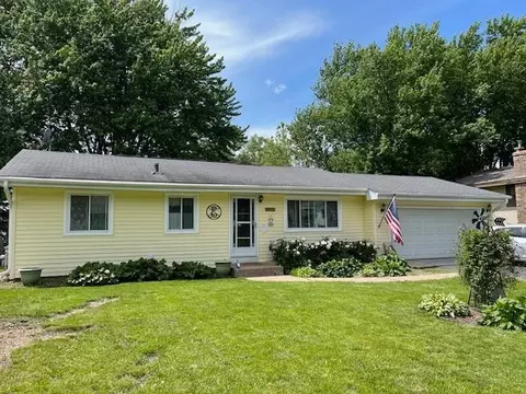 2280 Lamplight Dr, Woodbury, MN 55125