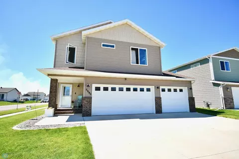 5995 58th St S, Fargo, ND 58104