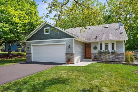 1050 Wedgewood Ln N, Eagan, MN 55123